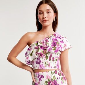 NWOT Abercrombie & Fitch one shoulder floral smocked crop top blouse small
